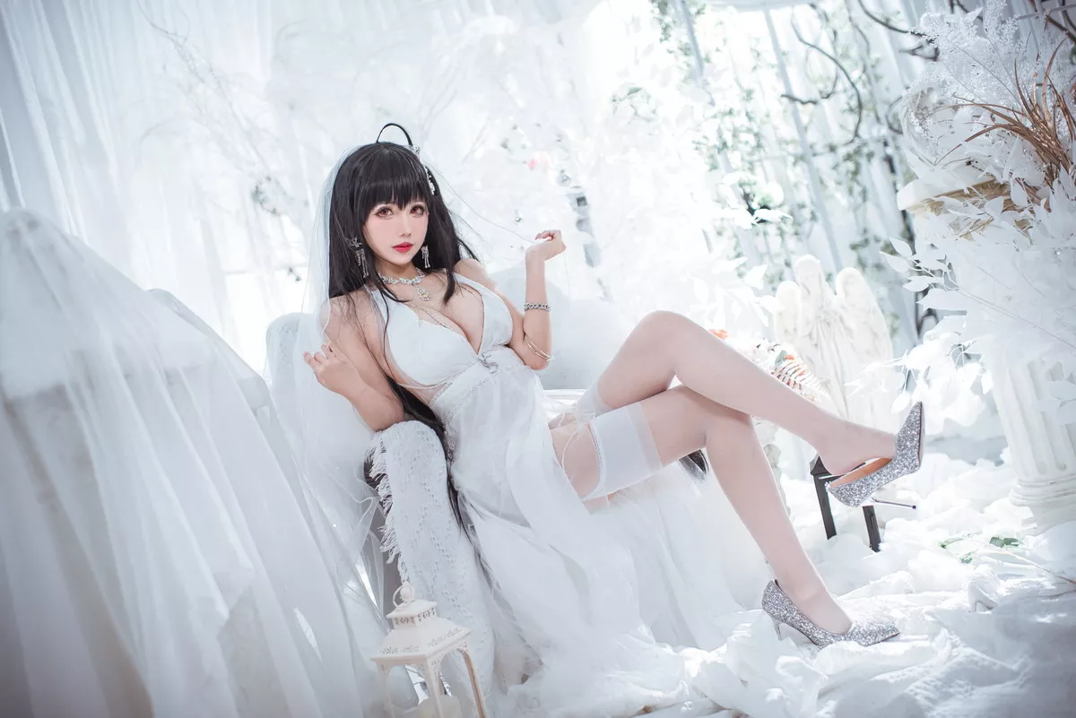 Coser美女仙女月大凤花嫁主题性感白色薄透婚纱配白丝吊袜秀惹火身材诱惑写真30P