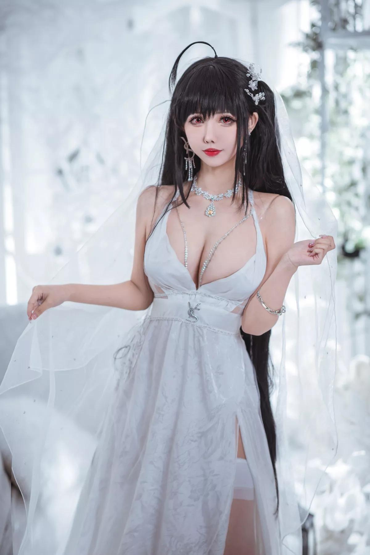 Coser美女仙女月大凤花嫁主题性感白色薄透婚纱配白丝吊袜秀惹火身材诱惑写真30P