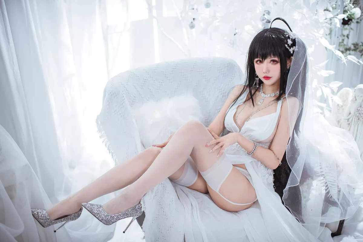 Coser美女仙女月大凤花嫁主题性感白色薄透婚纱配白丝吊袜秀惹火身材诱惑写真30P