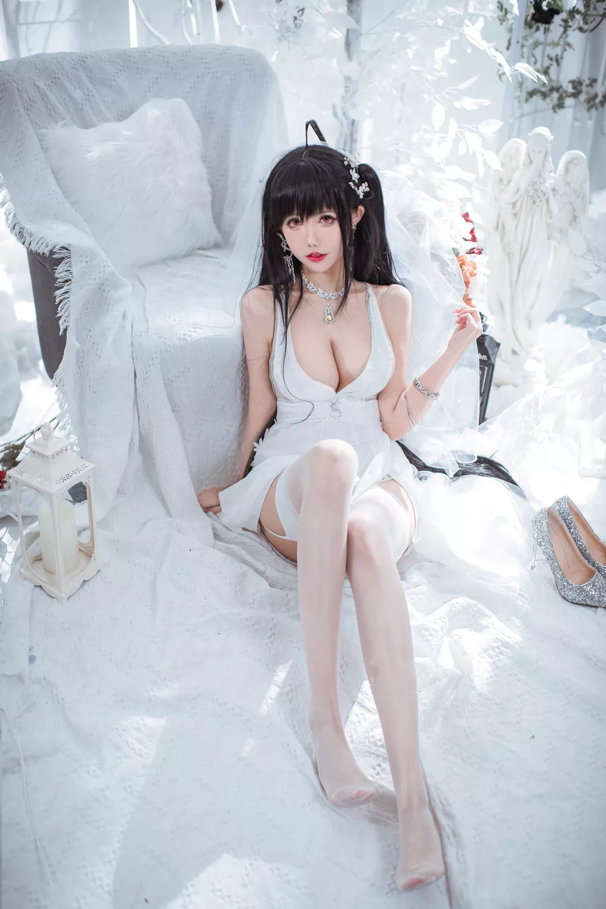 Coser美女仙女月大凤花嫁主题性感白色薄透婚纱配白丝吊袜秀惹火身材诱惑写真30P