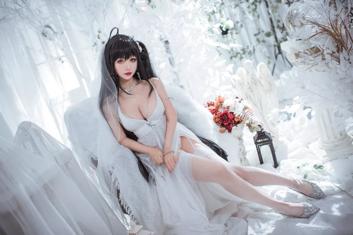 Coser美女仙女月大凤花嫁主题性感白色薄透婚纱配白丝吊袜秀惹火身材诱惑写真30P