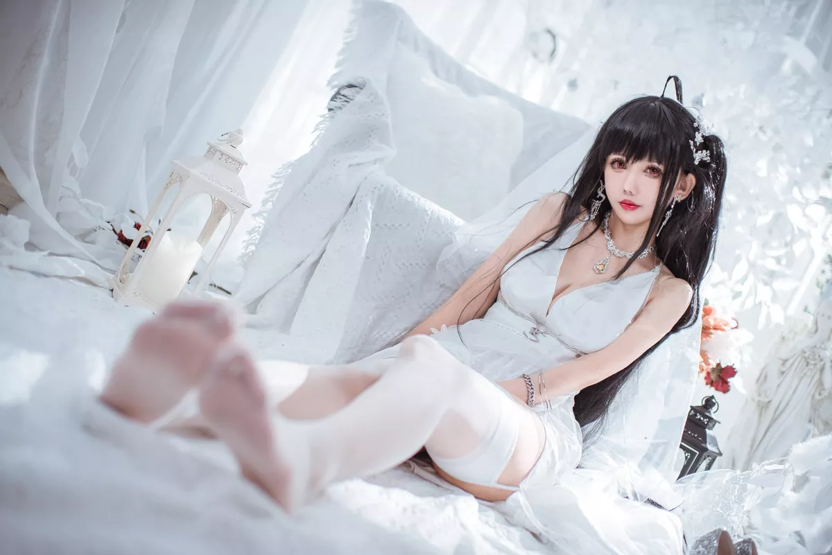 Coser美女仙女月大凤花嫁主题性感白色薄透婚纱配白丝吊袜秀惹火身材诱惑写真30P