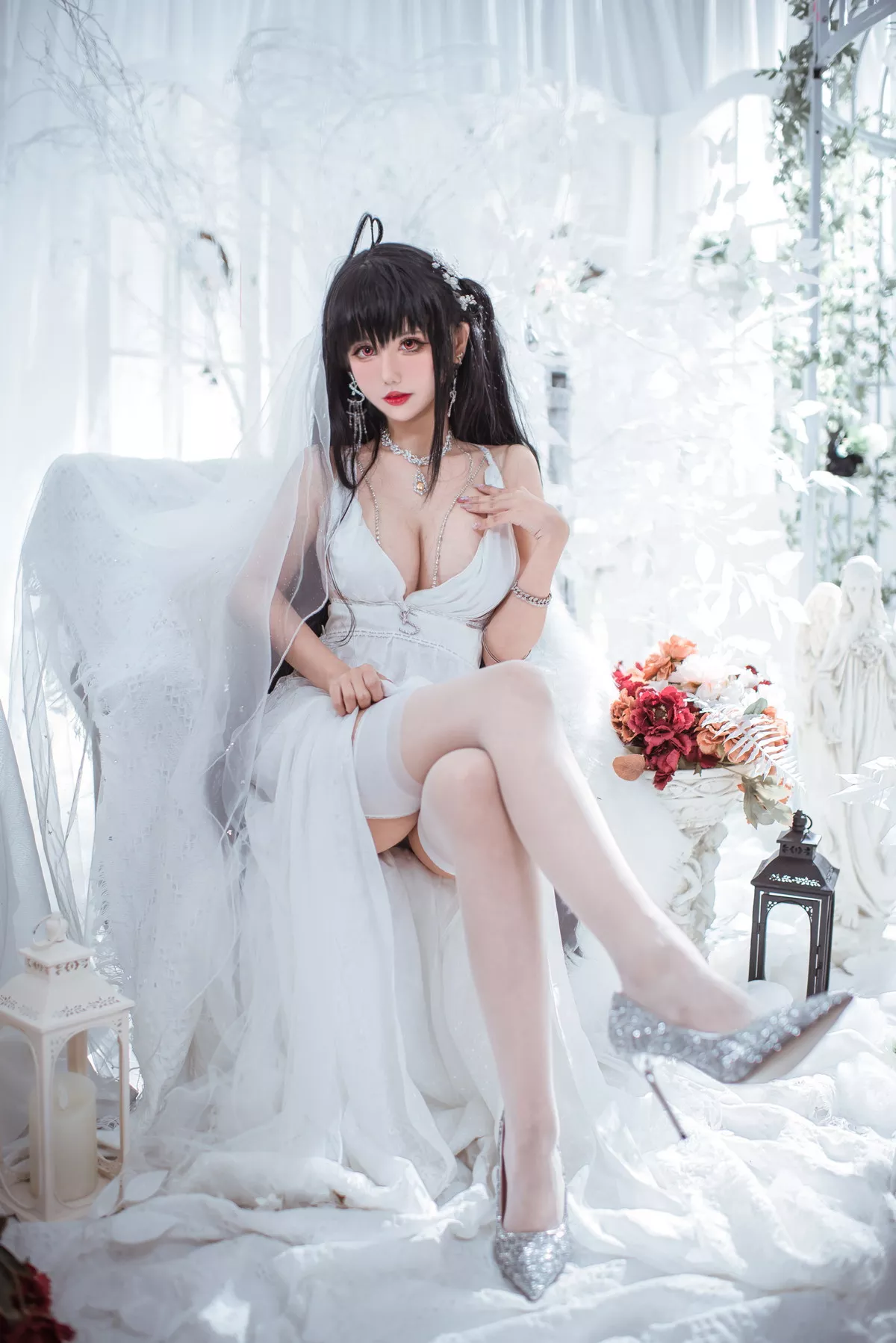Coser美女仙女月大凤花嫁主题性感白色薄透婚纱配白丝吊袜秀惹火身材诱惑写真30P