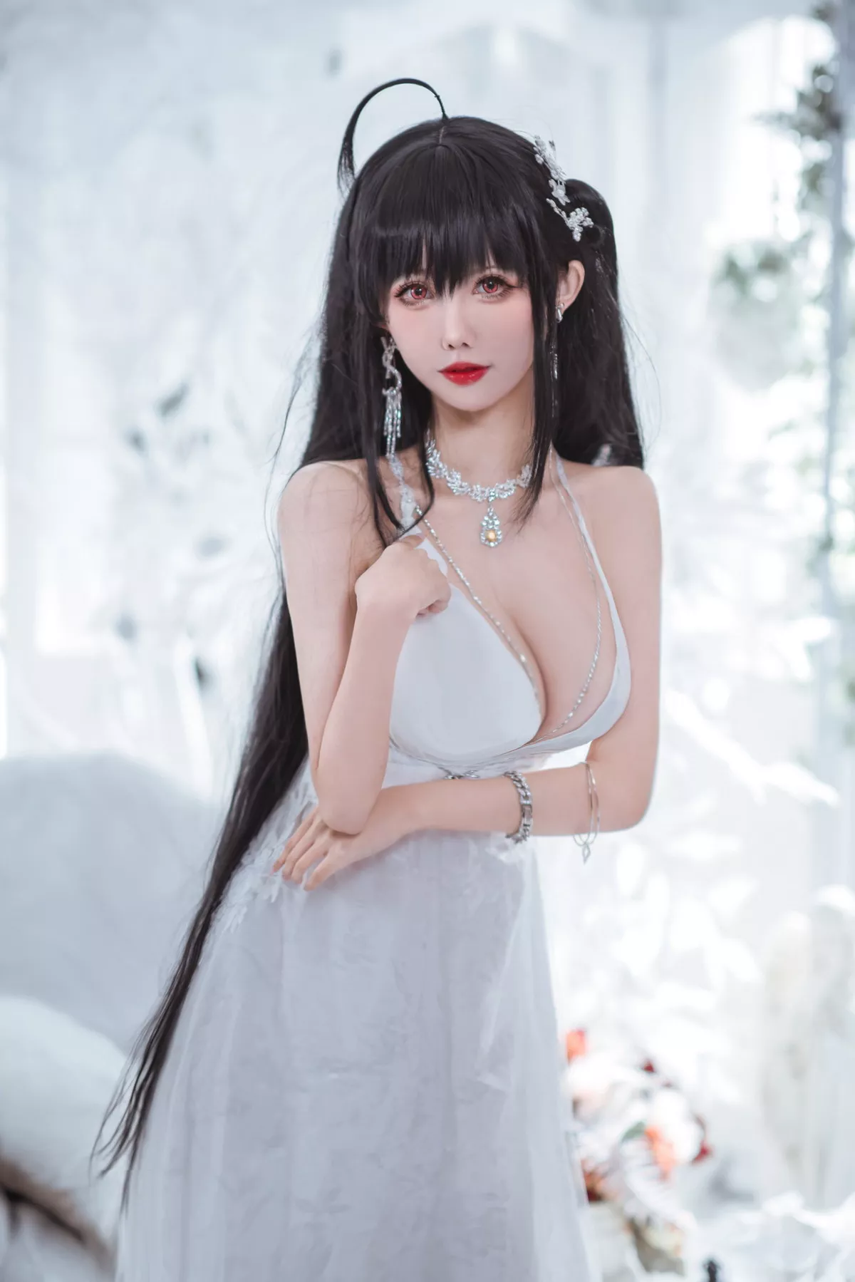 Coser美女仙女月大凤花嫁主题性感白色薄透婚纱配白丝吊袜秀惹火身材诱惑写真30P