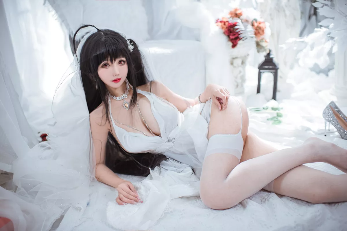 Coser美女仙女月大凤花嫁主题性感白色薄透婚纱配白丝吊袜秀惹火身材诱惑写真30P