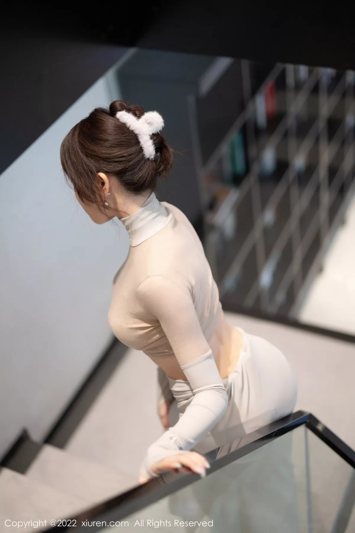 XiuRen第5895期_女神徐莉芝Booty性感浅色上衣配长裙露超薄黑丝迷人诱惑写真91P
