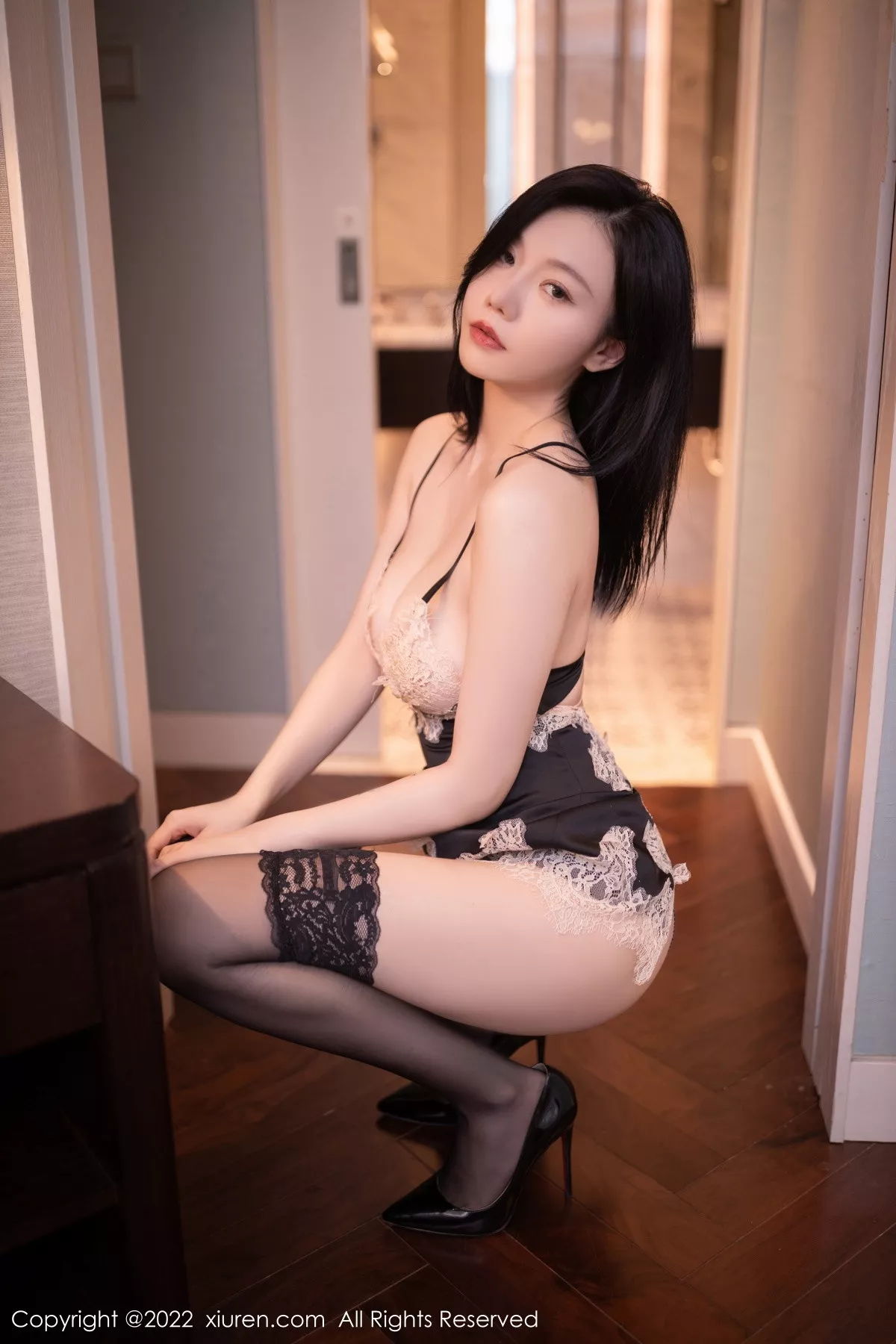 XiuRen第5893期_模特安然anran北京旅拍蕾丝边情趣吊带配蕾丝袜极致魅惑写真80P