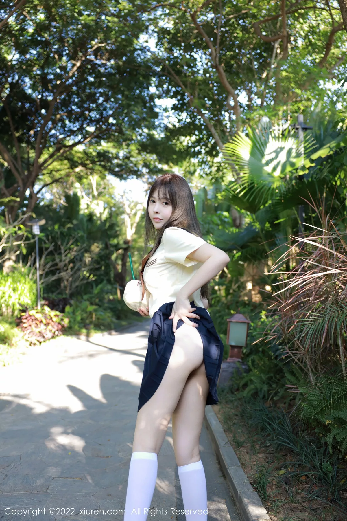 XiuRen第6021期_女神Evelyn艾莉南京旅拍户外性感白色水手服秀完美身材诱惑写真66P