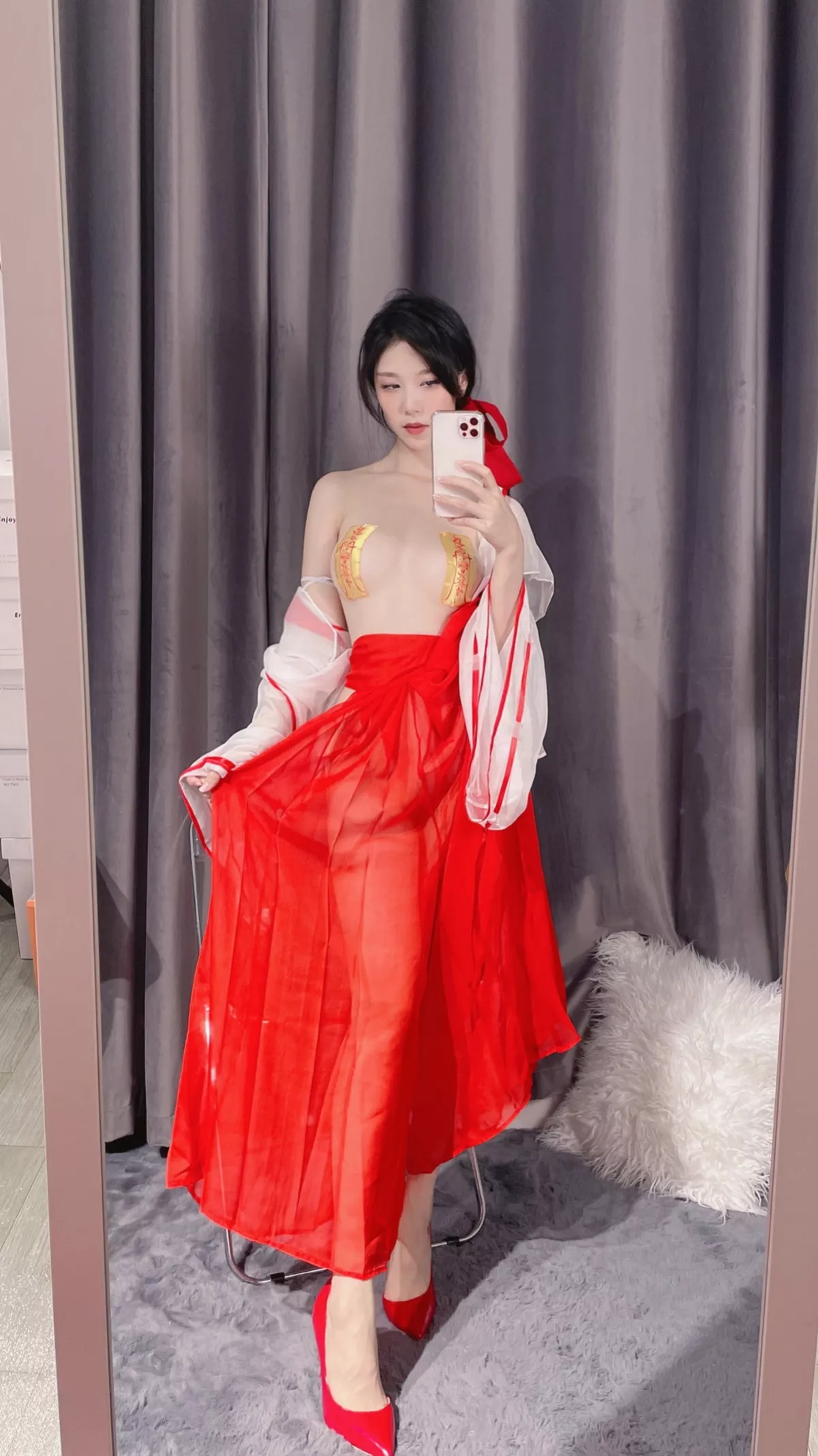 微博人气Coser抖娘-利世驱邪师主题私房性感薄透服饰半脱露豪乳符纸遮点诱惑写真23P