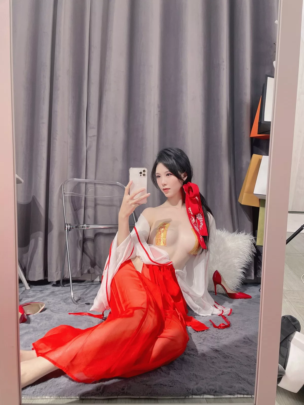 微博人气Coser抖娘-利世驱邪师主题私房性感薄透服饰半脱露豪乳符纸遮点诱惑写真23P