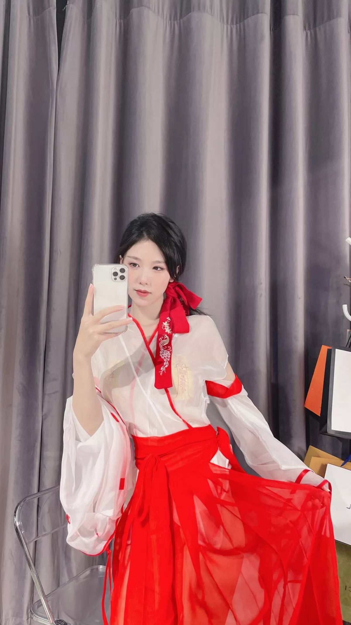 微博人气Coser抖娘-利世驱邪师主题私房性感薄透服饰半脱露豪乳符纸遮点诱惑写真23P