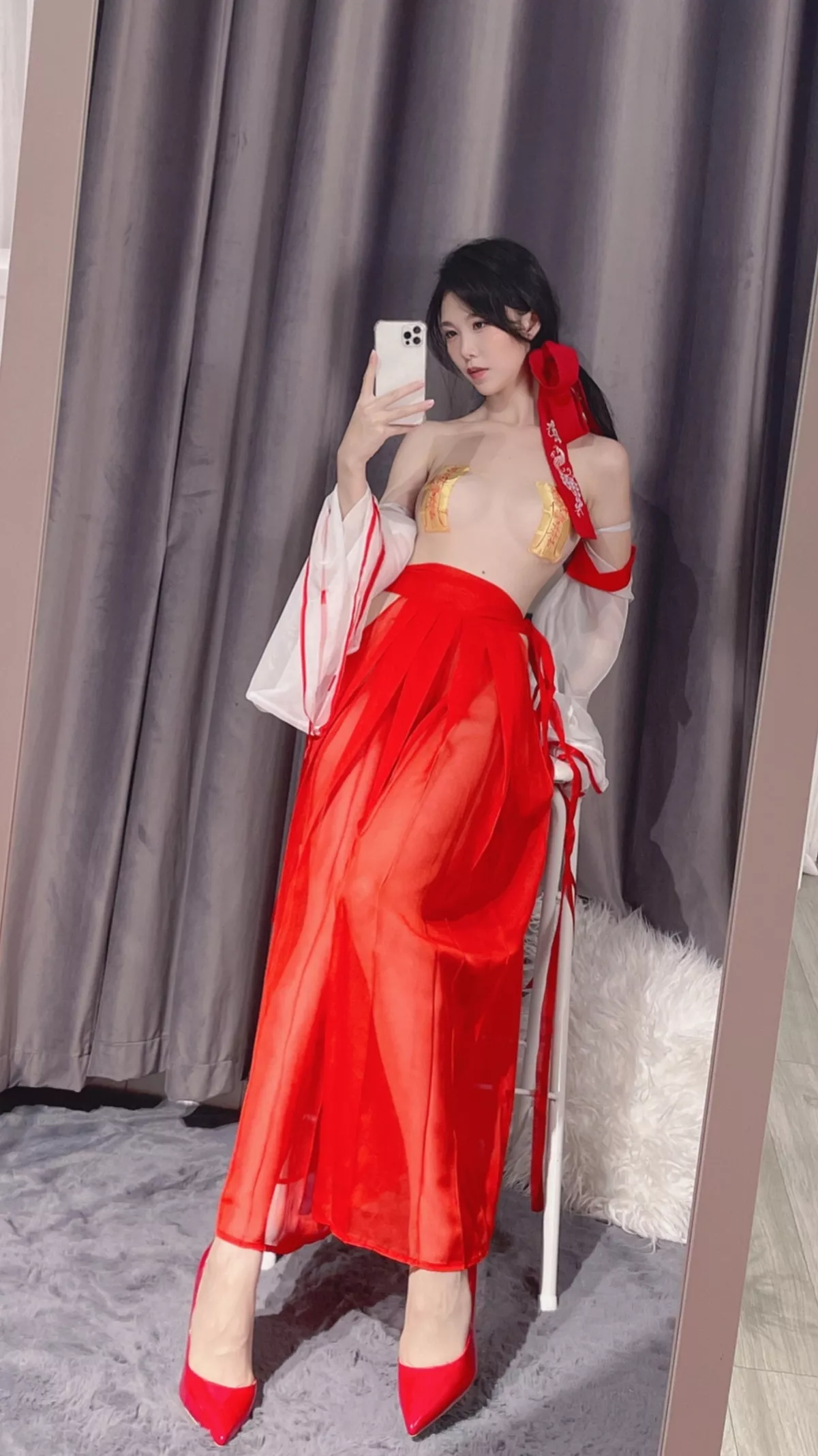 微博人气Coser抖娘-利世驱邪师主题私房性感薄透服饰半脱露豪乳符纸遮点诱惑写真23P