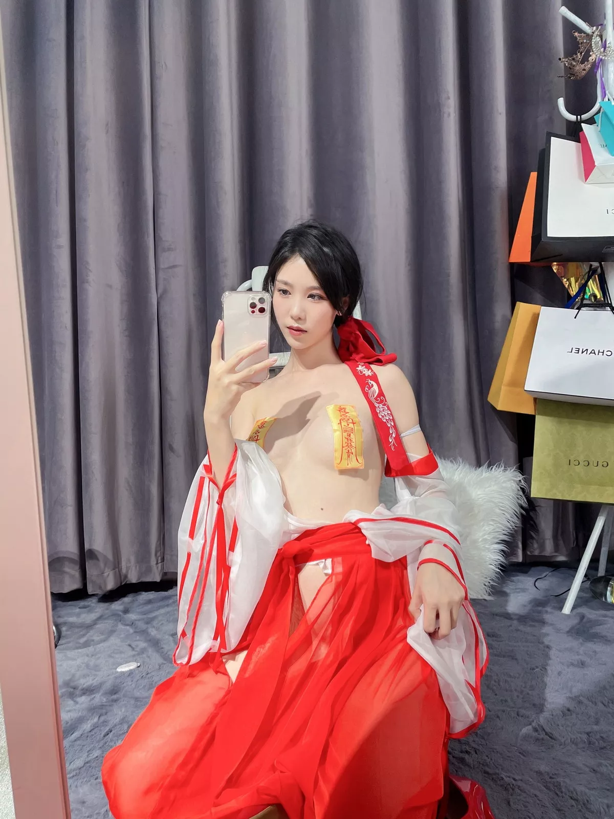 微博人气Coser抖娘-利世驱邪师主题私房性感薄透服饰半脱露豪乳符纸遮点诱惑写真23P
