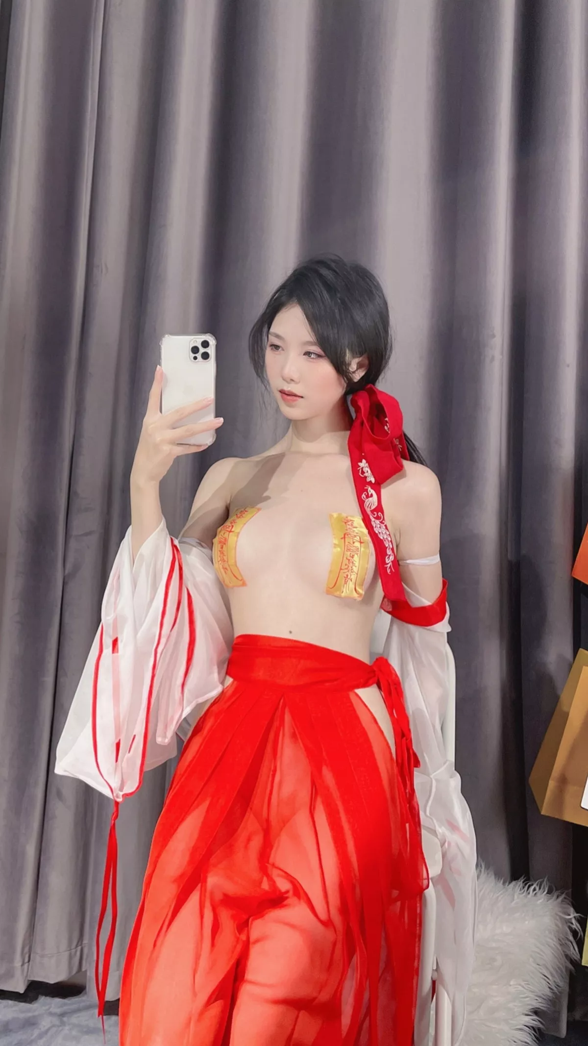 微博人气Coser抖娘-利世驱邪师主题私房性感薄透服饰半脱露豪乳符纸遮点诱惑写真23P
