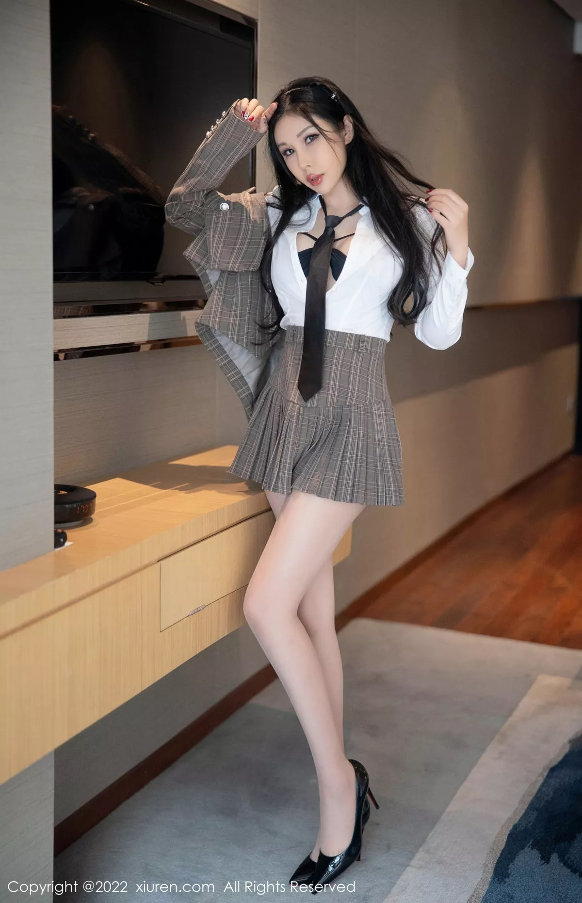 XiuRen第5902期_模特田冰冰私房脱性感制服露黑色情趣内衣秀丰满身材诱惑写真79P