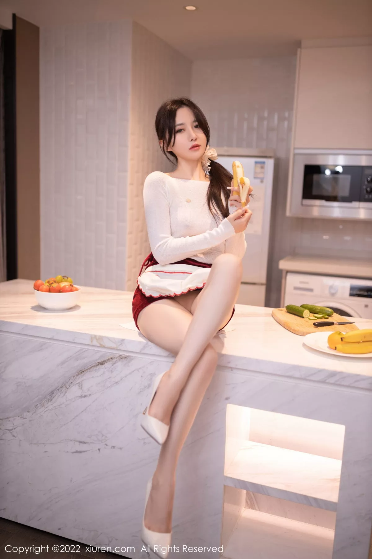 XiuRen第5913期_模特鱼子酱Fish白色轻透上衣配性感红短裙露蕾丝内衣诱惑写真80P