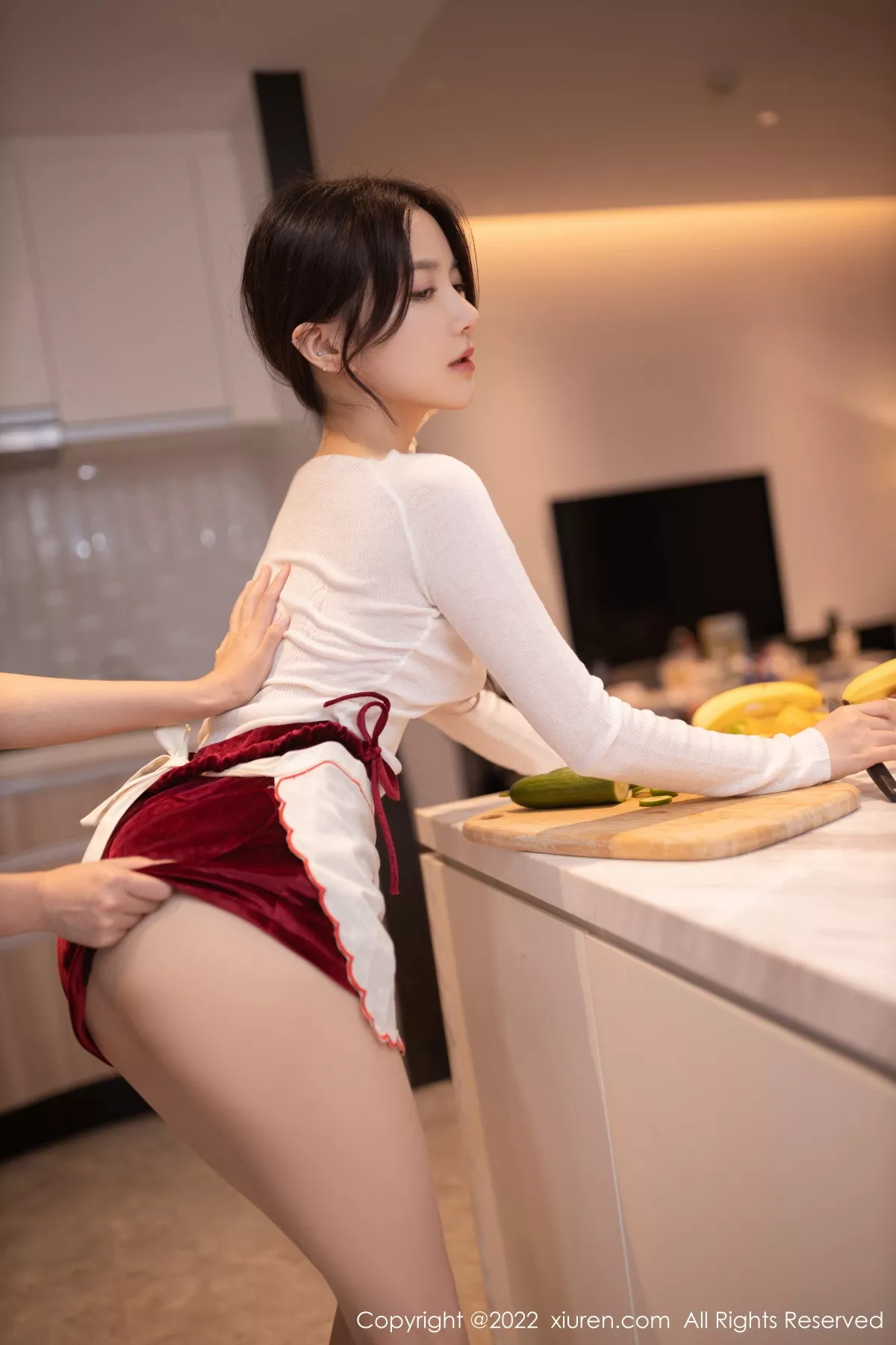 XiuRen第5913期_模特鱼子酱Fish白色轻透上衣配性感红短裙露蕾丝内衣诱惑写真80P