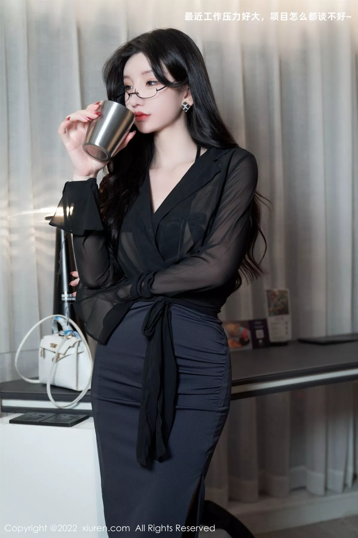 XiuRen第5914期_女神周于希Sally黑色薄纱衣配超薄黑丝半脱秀火辣身材诱惑写真97P