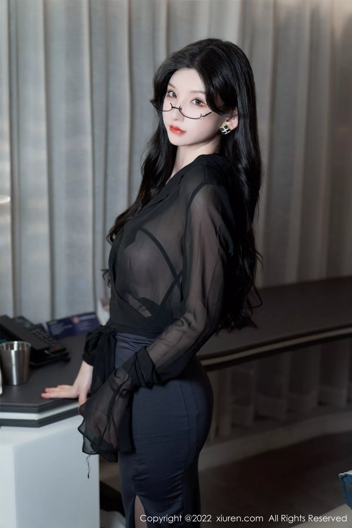 XiuRen第5914期_女神周于希Sally黑色薄纱衣配超薄黑丝半脱秀火辣身材诱惑写真97P