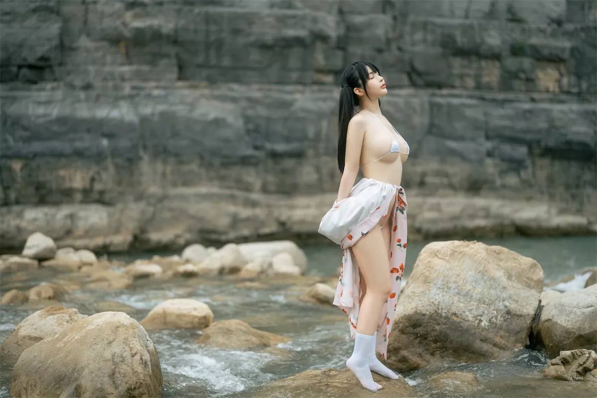 网络美女桜井宁宁和服浴衣主题户外半脱露性感三点式内衣秀豪乳翘臀诱惑写真76P