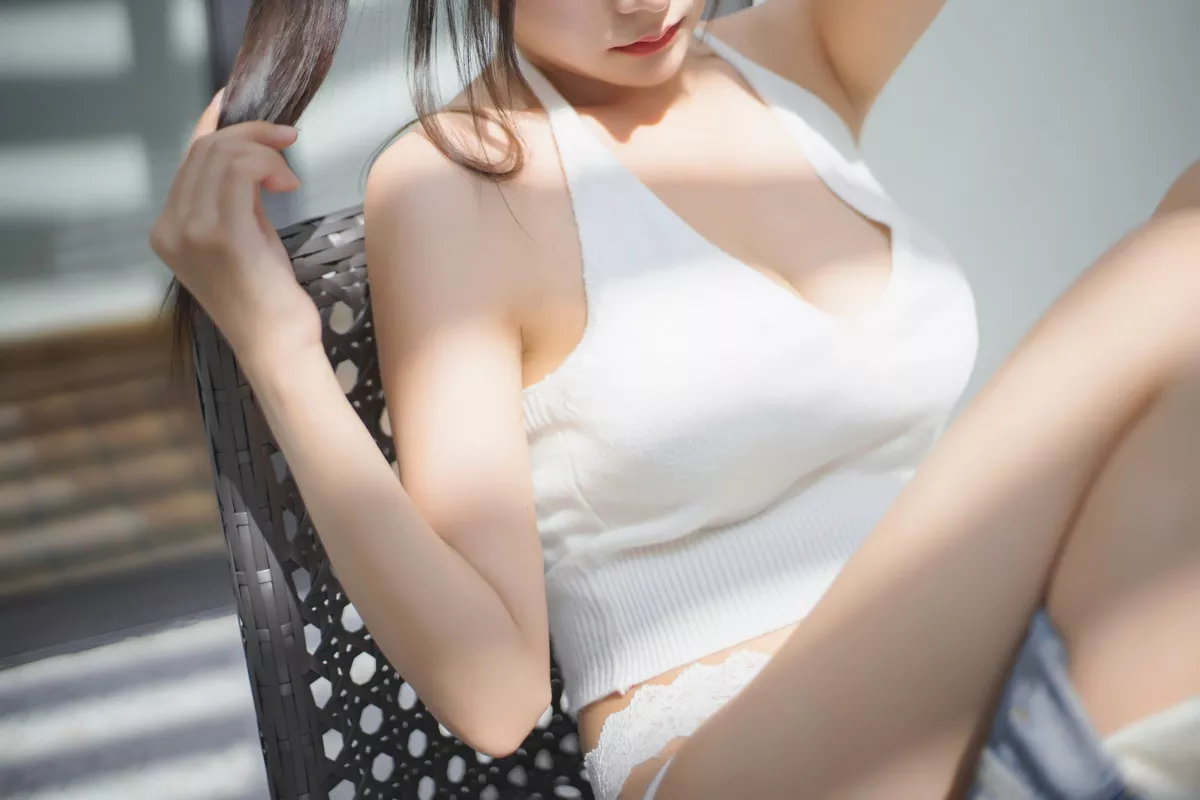 网络美女香草喵露露背心牛仔背带裤主题私房半脱露白色蕾丝内衣迷人诱惑写真55P