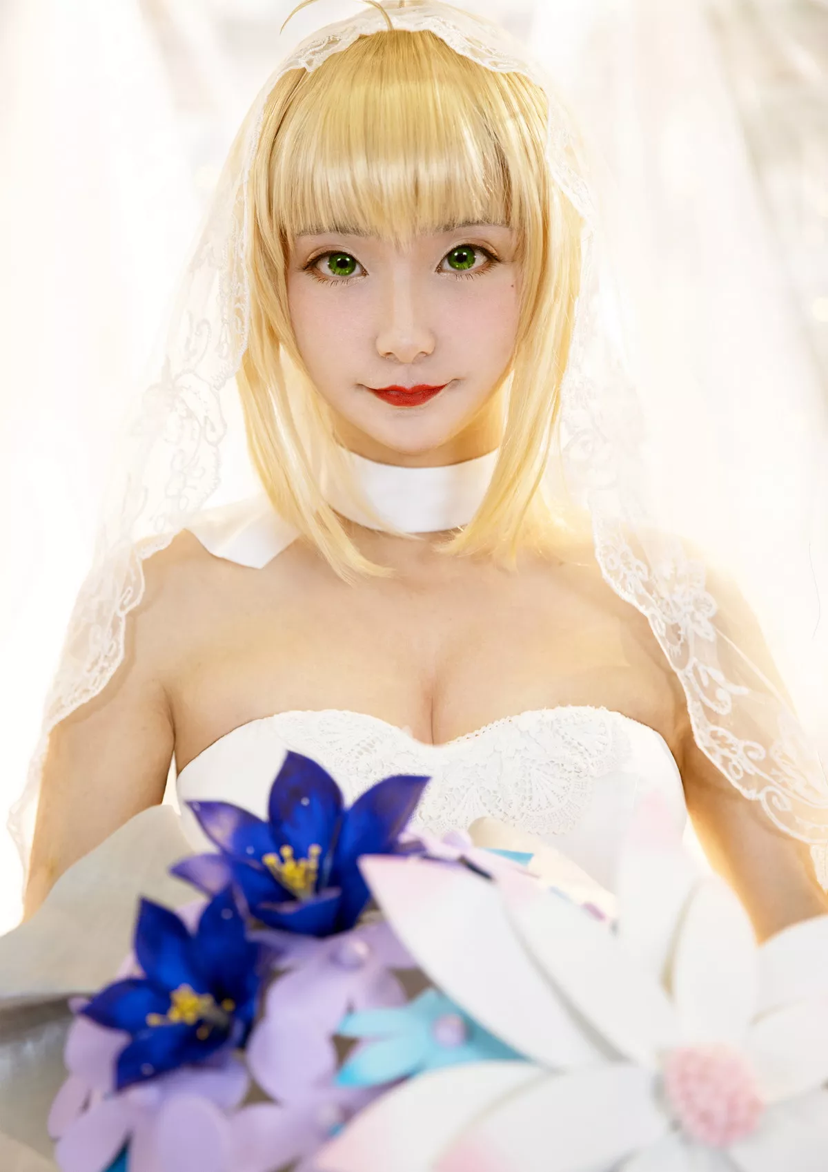网络美女豪歌Saber花嫁主题私房性感白色抹胸连体衣配白丝吊袜秀翘臀诱惑写真45P