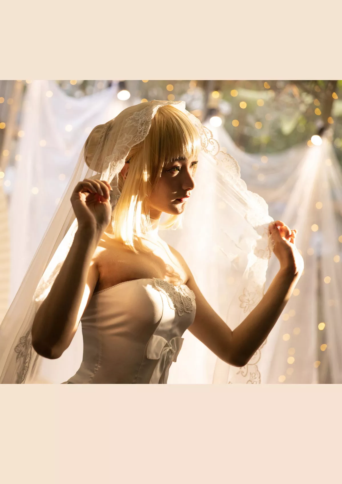网络美女豪歌Saber花嫁主题私房性感白色抹胸连体衣配白丝吊袜秀翘臀诱惑写真45P