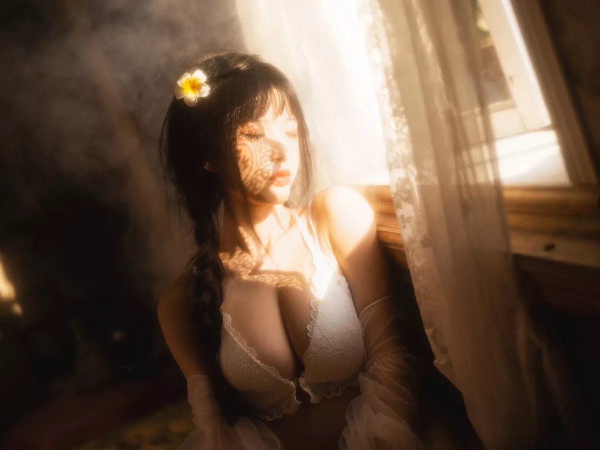 性感尤物清水由乃法式内衣主题性感白色薄纱露白色蕾丝内衣配蕾丝吊袜诱惑写真52P