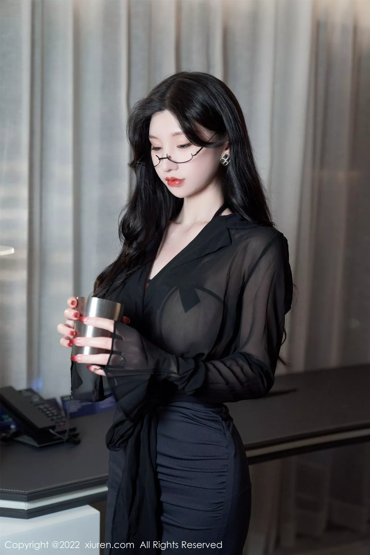XiuRen第5914期_女神周于希Sally黑色薄纱衣配超薄黑丝半脱秀火辣身材诱惑写真97P
