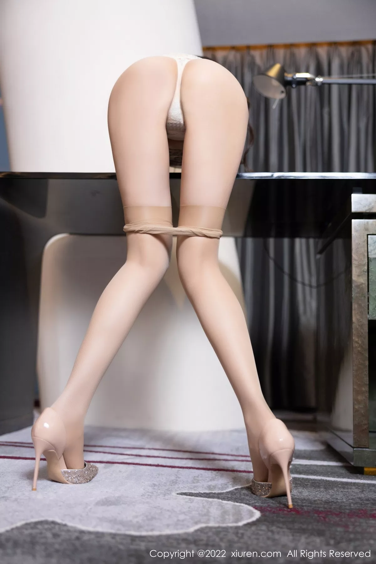 XiuRen第5920期_女神王馨瑶yanni私房性感浅色吊带短装配超薄肉丝撩人诱惑写真82P