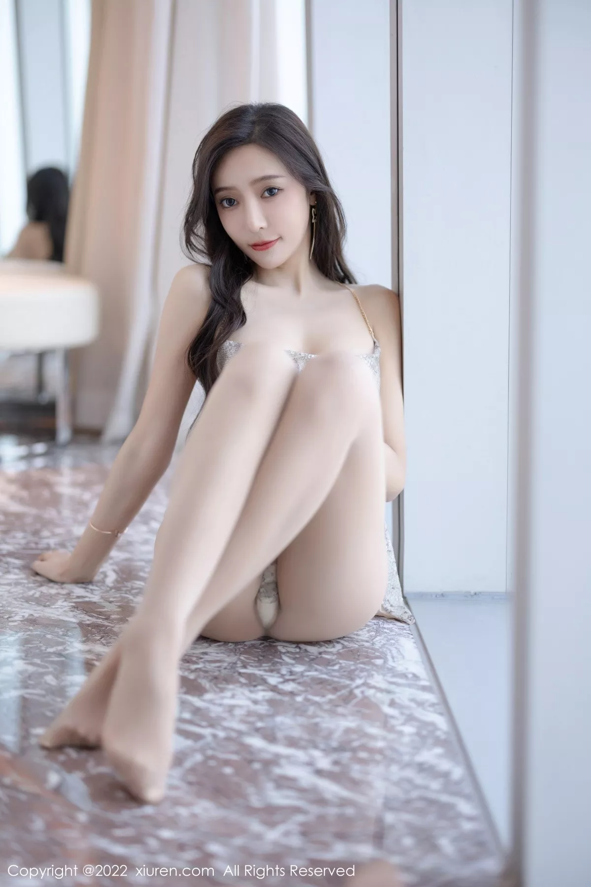 XiuRen第5920期_女神王馨瑶yanni私房性感浅色吊带短装配超薄肉丝撩人诱惑写真82P