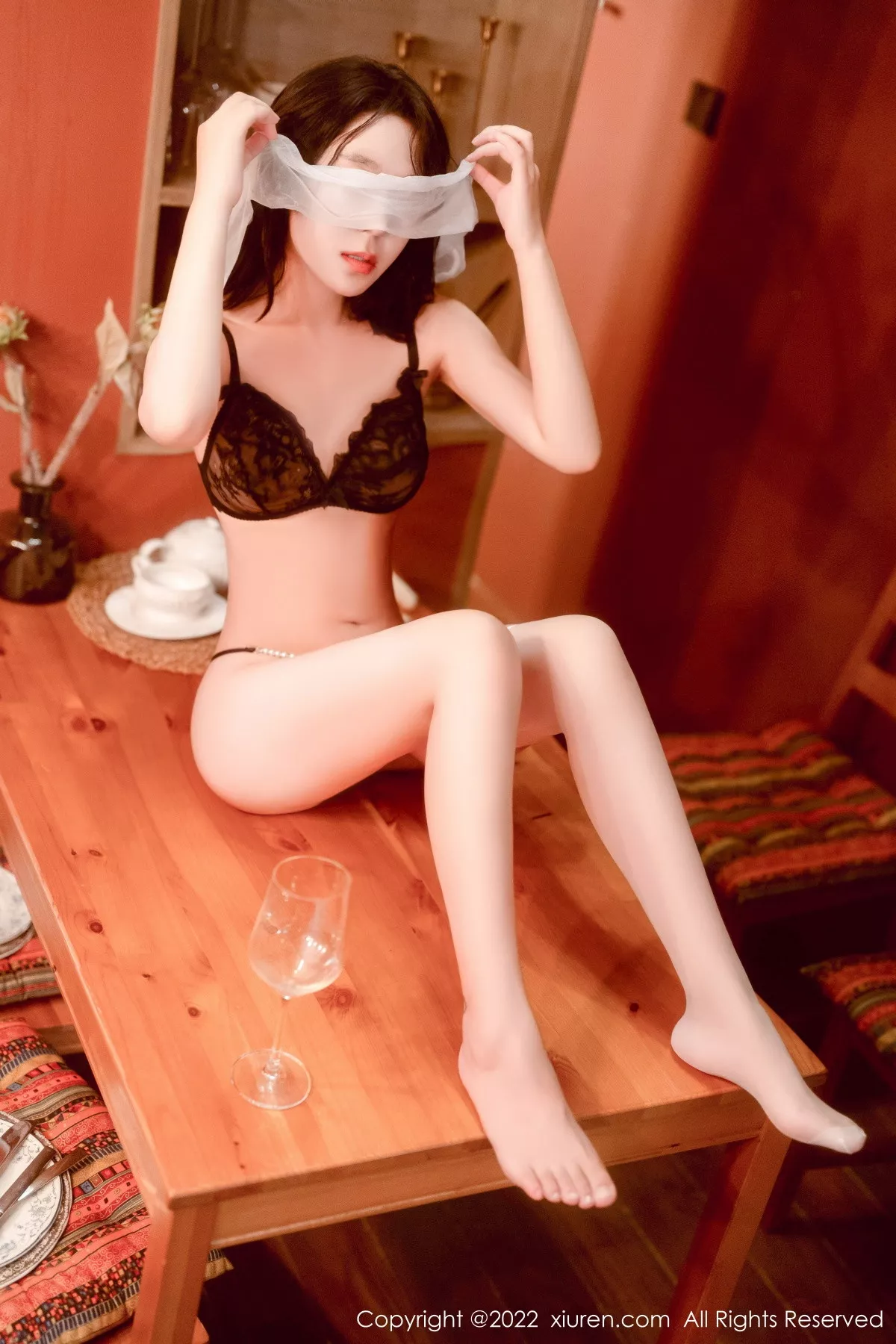 XiuRen第5923期_模特露露luncy酒店场景黑色蕾丝内衣秀曼妙身姿撩人诱惑写真68P