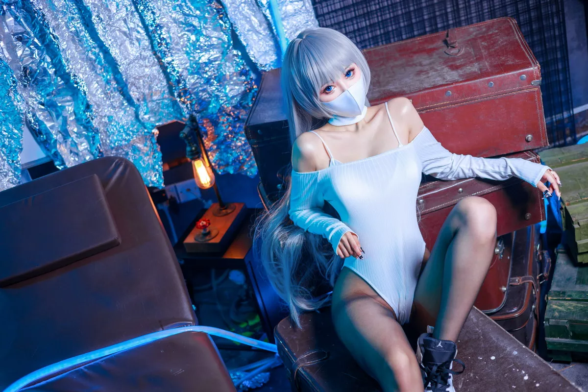 Coser美女仙女月Ivy主题私房性感白色连体衣配超薄黑丝秀完美身材诱惑写真48P