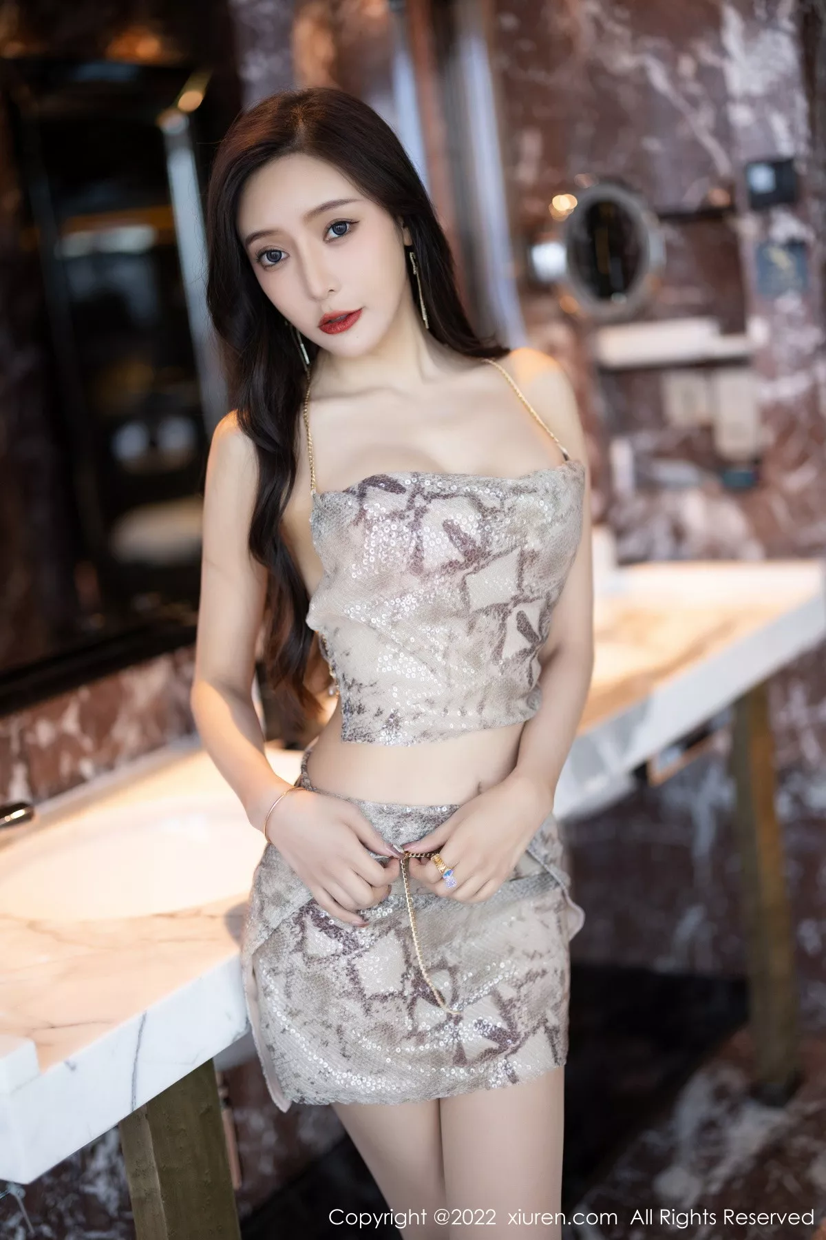 XiuRen第5920期_女神王馨瑶yanni私房性感浅色吊带短装配超薄肉丝撩人诱惑写真82P