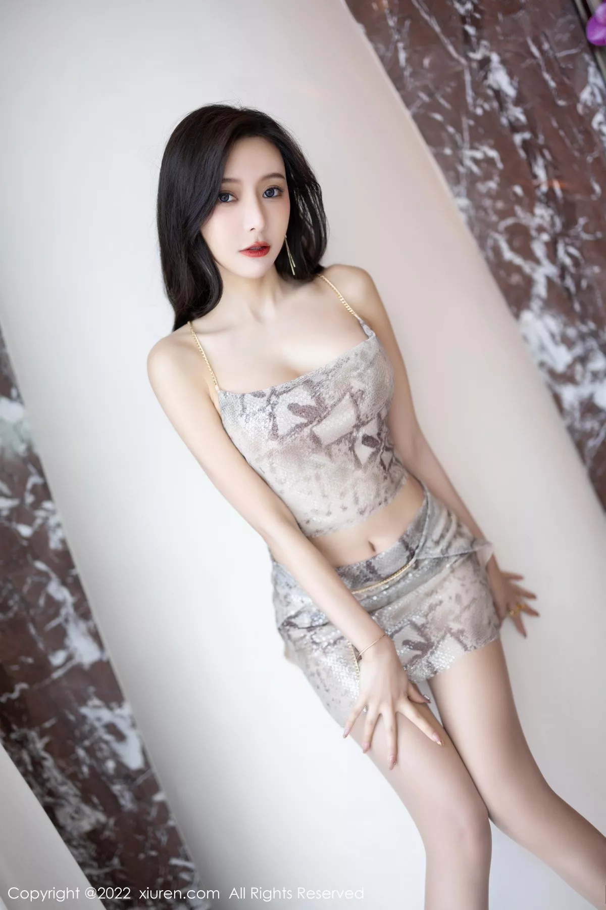 XiuRen第5920期_女神王馨瑶yanni私房性感浅色吊带短装配超薄肉丝撩人诱惑写真82P