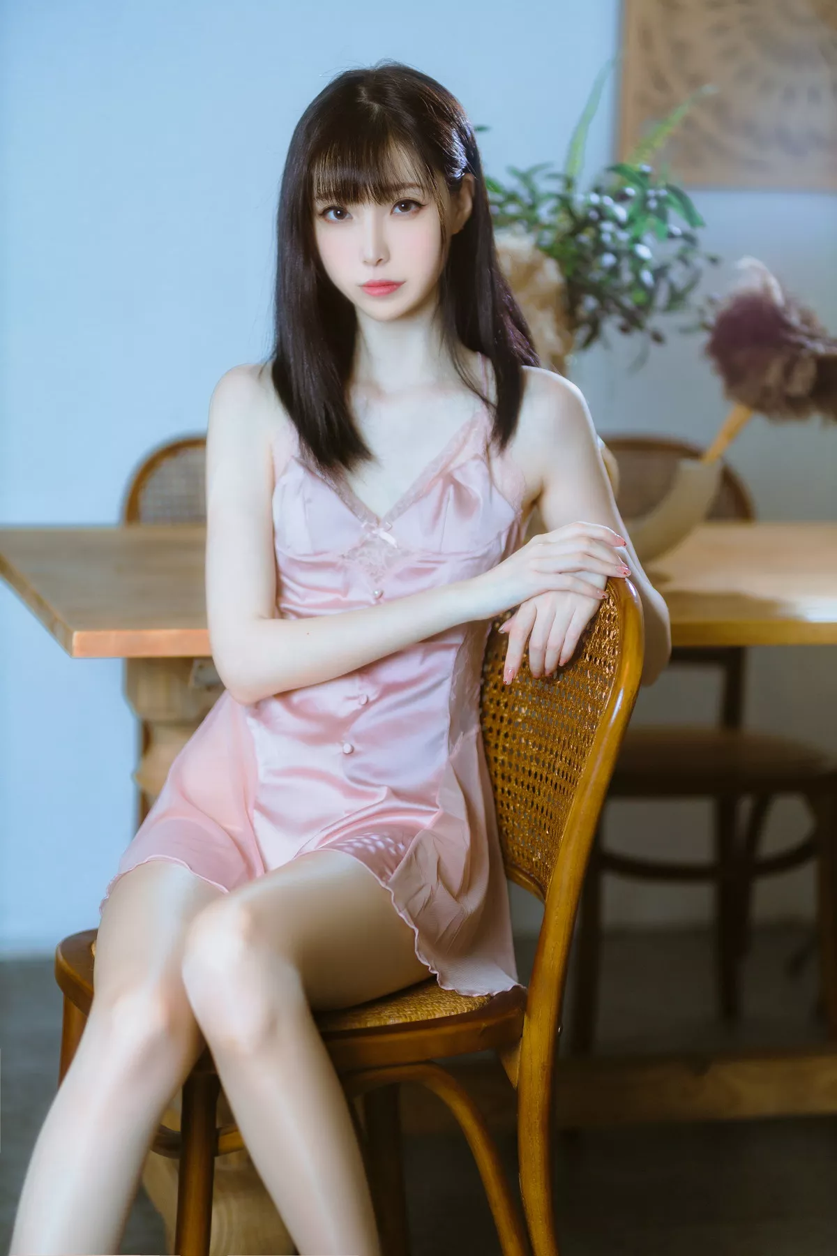 网络美女许岚LAN半透粉纱主题私房性感粉色吊带睡裙秀白嫩美腿迷人写真40P