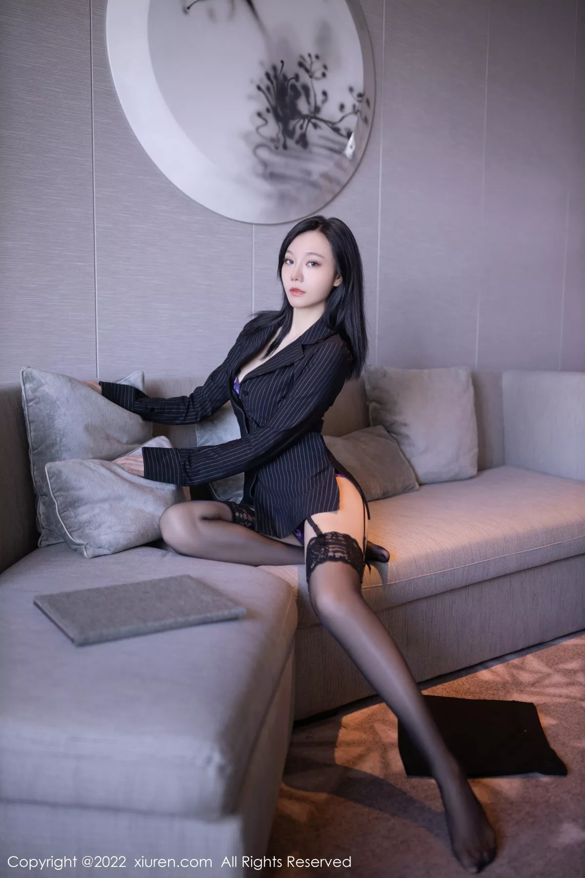 XiuRen第5928期_模特安然anran半脱西服上衣露性感紫色内衣配蕾丝吊袜诱惑写真80P