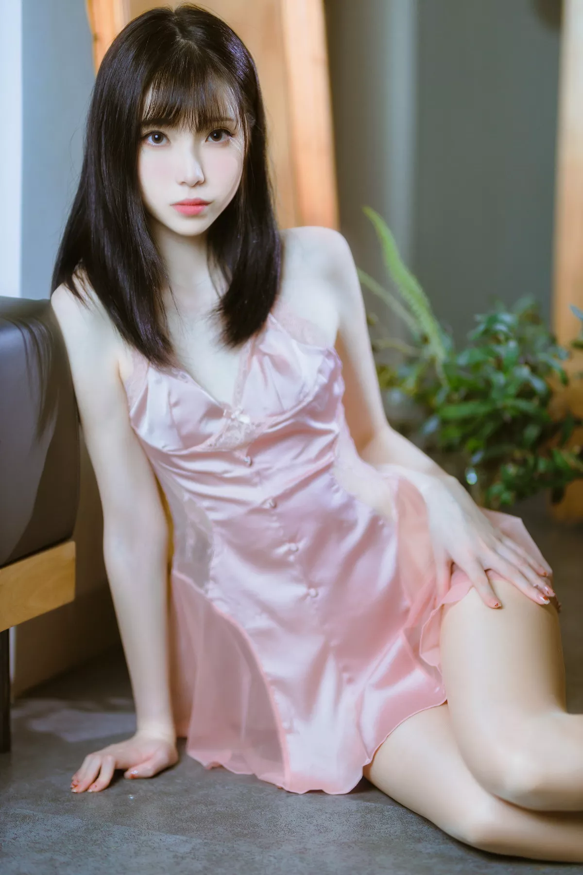 网络美女许岚LAN半透粉纱主题私房性感粉色吊带睡裙秀白嫩美腿迷人写真40P