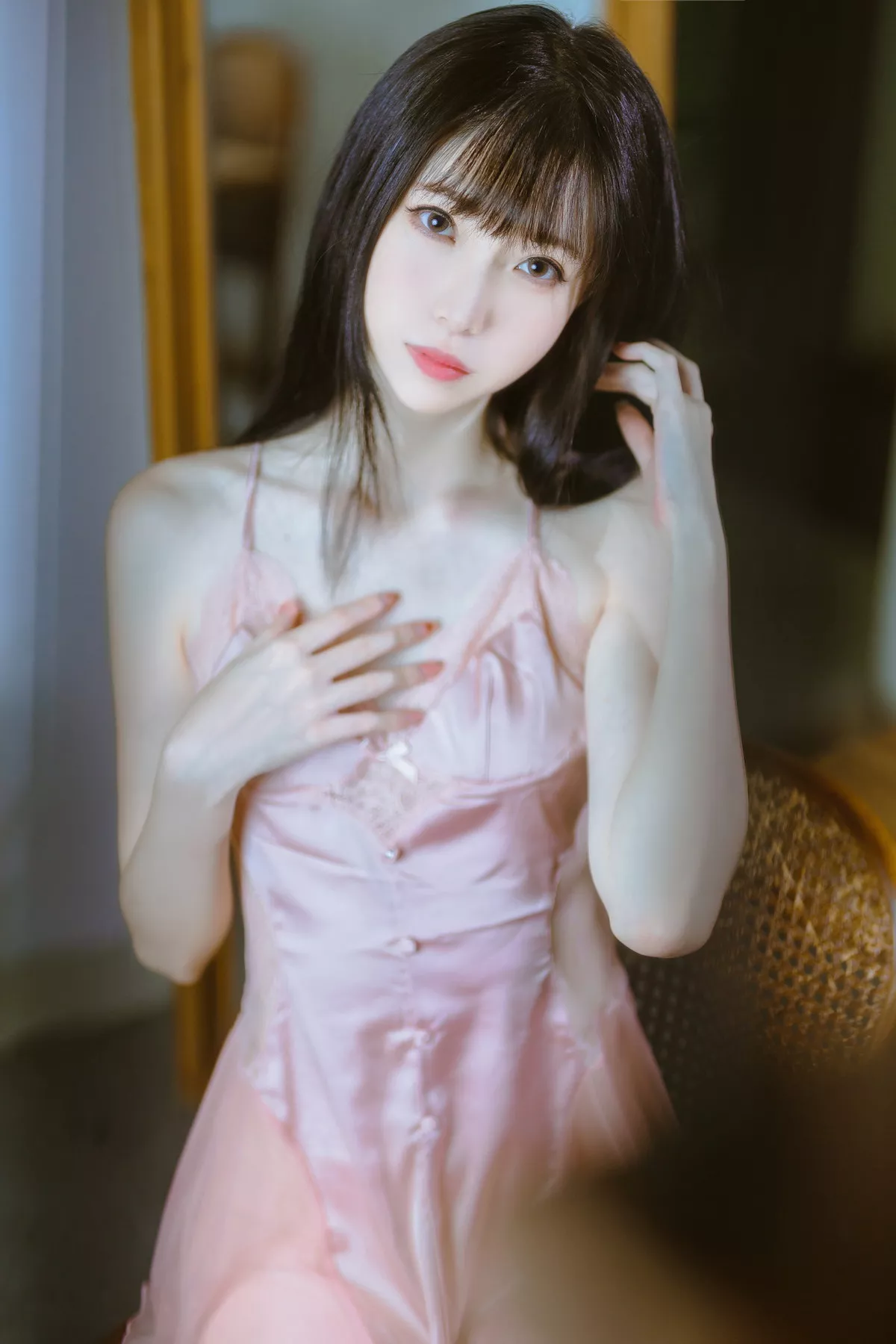 网络美女许岚LAN半透粉纱主题私房性感粉色吊带睡裙秀白嫩美腿迷人写真40P