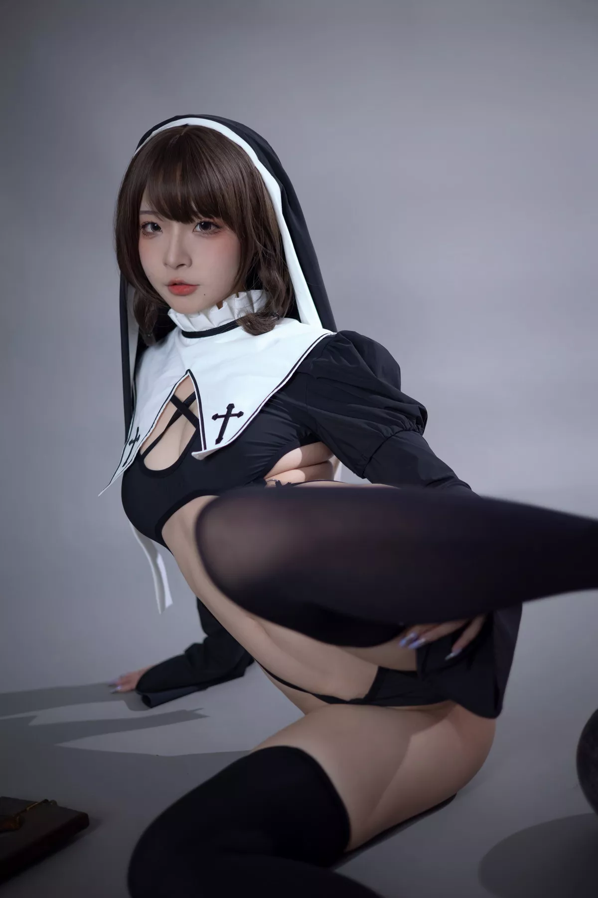 网络美女yuuhui玉汇罪罚修女主题性感情趣修女服饰露黑色丁字裤秀翘臀诱惑写真95P