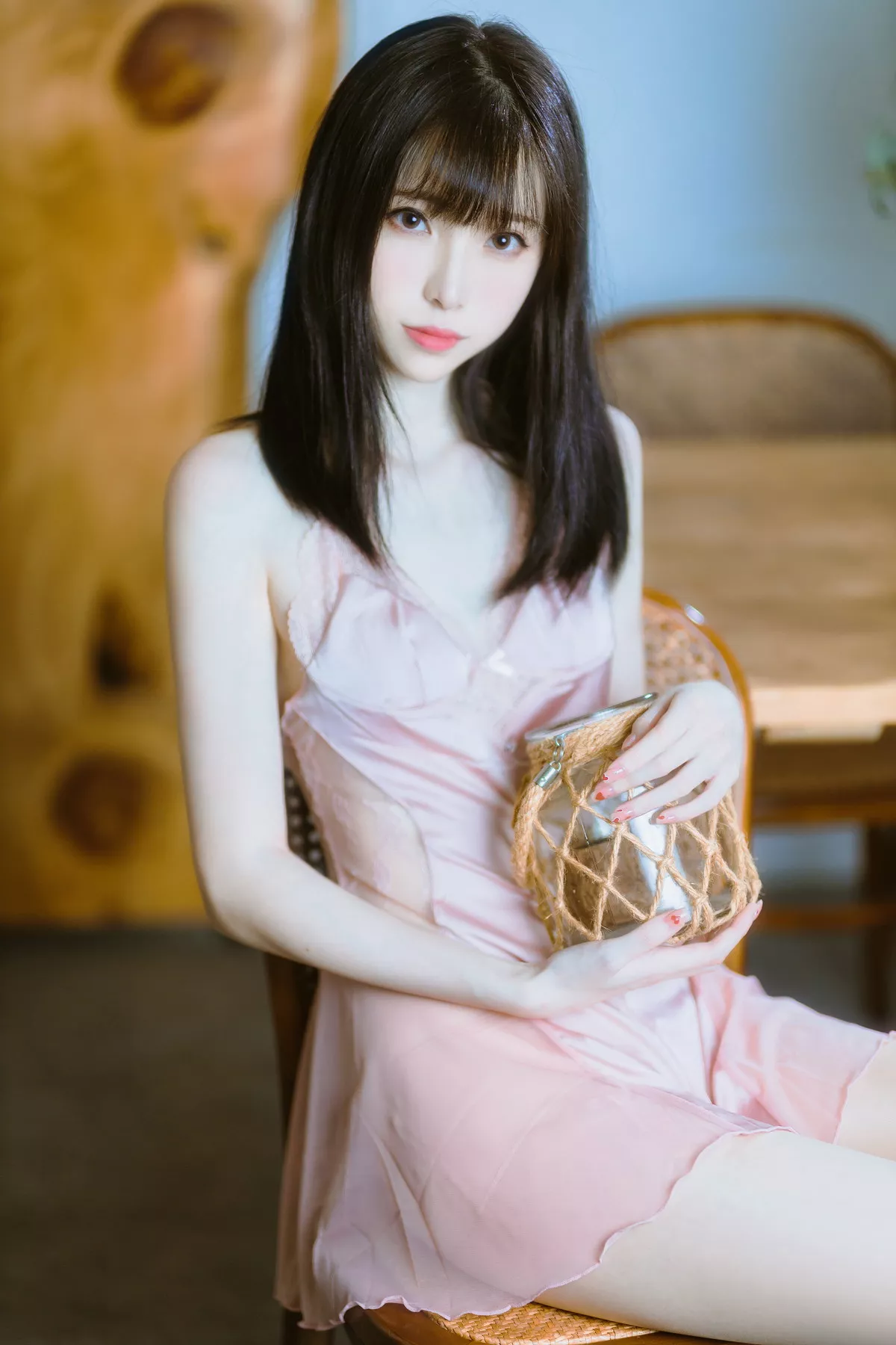 网络美女许岚LAN半透粉纱主题私房性感粉色吊带睡裙秀白嫩美腿迷人写真40P