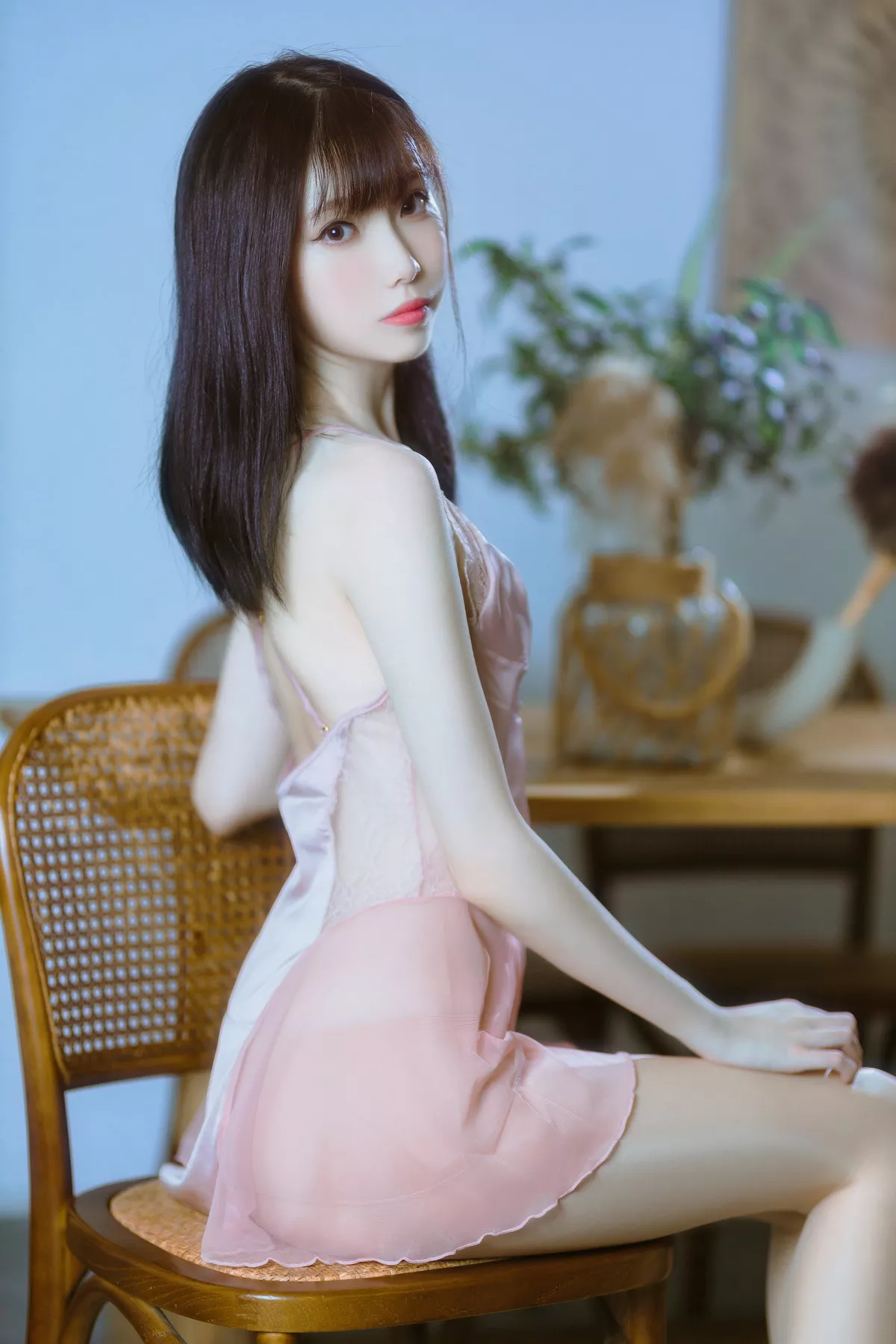 网络美女许岚LAN半透粉纱主题私房性感粉色吊带睡裙秀白嫩美腿迷人写真40P