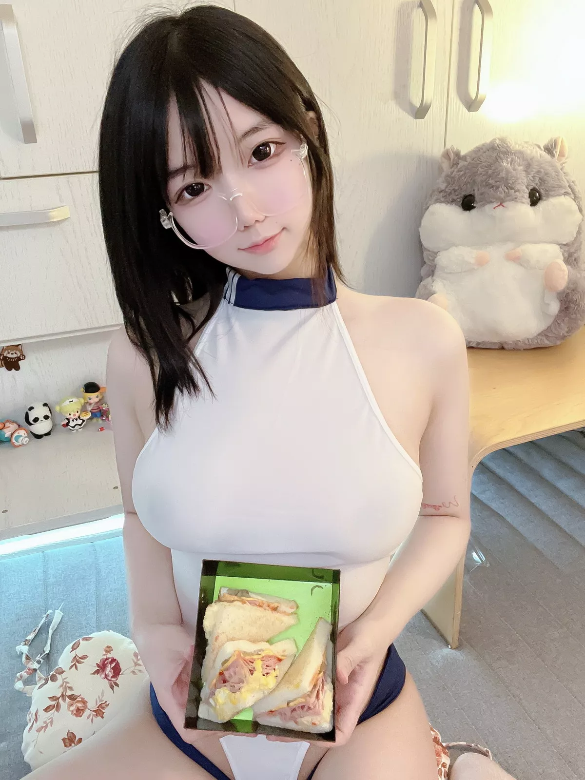 网络美女莉犬酱调教体操服主题私房性感白色连体衣秀翘臀美腿撩人诱惑写真30P