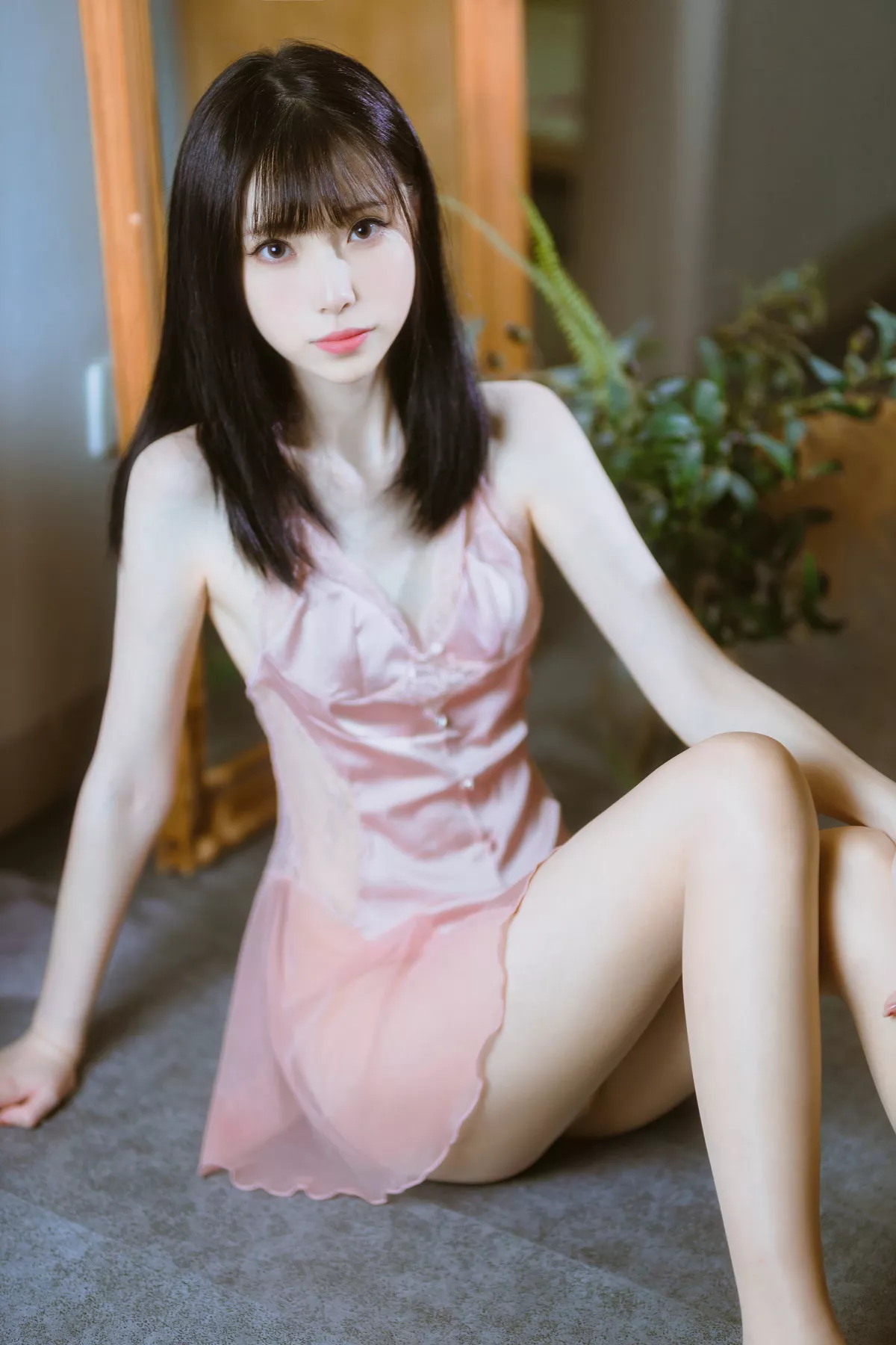 网络美女许岚LAN半透粉纱主题私房性感粉色吊带睡裙秀白嫩美腿迷人写真40P