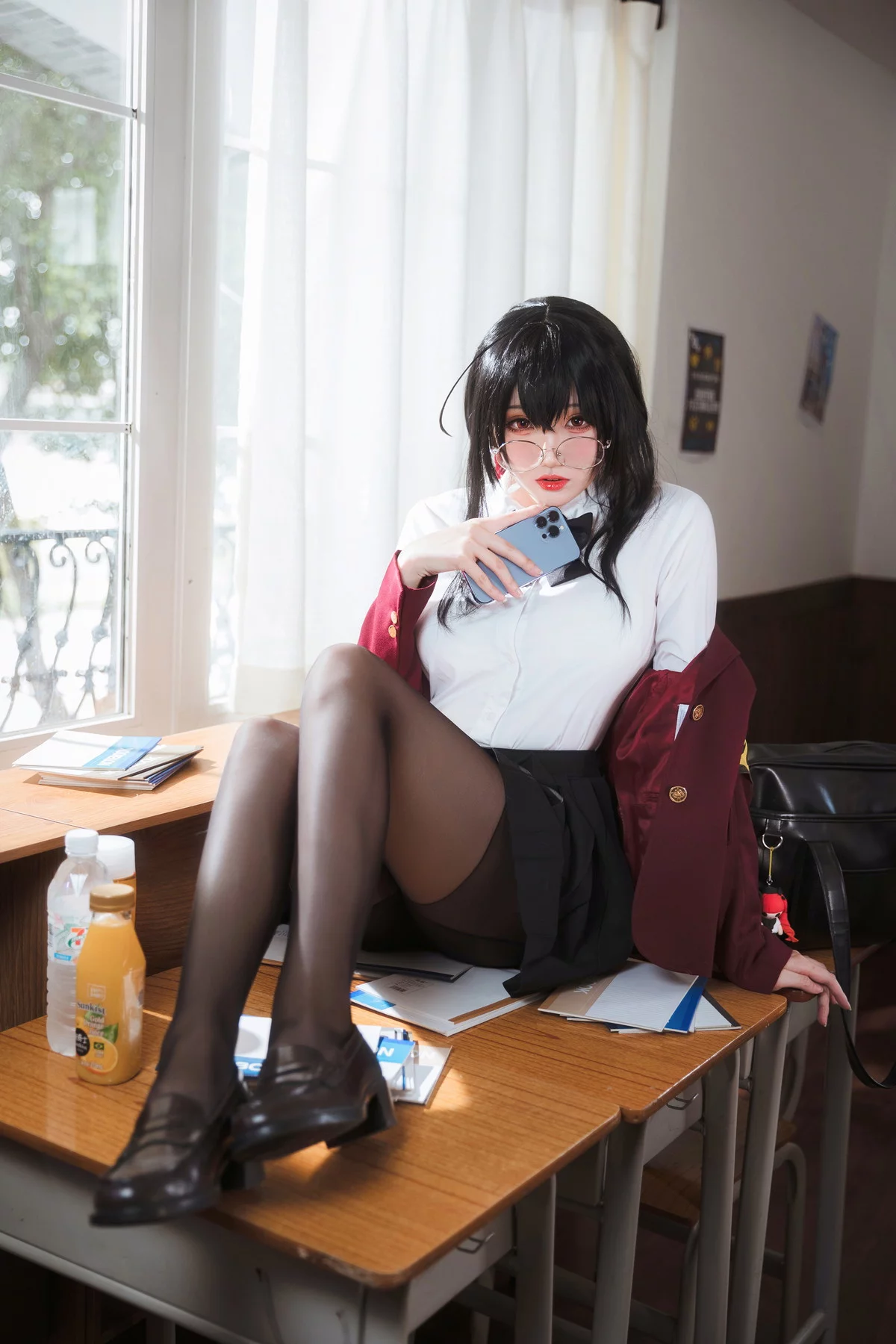 Coser美女瓜希酱大凤JK主题性感白T配黑短裙半脱露蕾丝内衣超薄黑丝诱惑写真30P