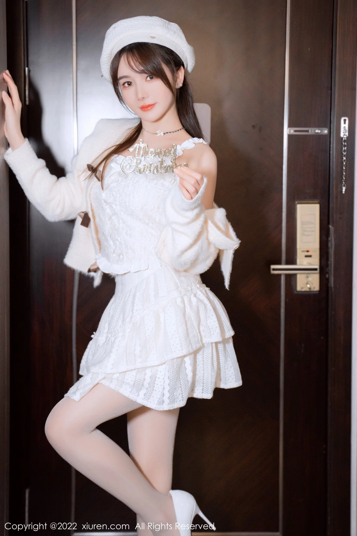 XiuRen第6025期_模特婠婠么性感白色毛线上衣配白短裙秀曼妙身姿完美诱惑写真68P