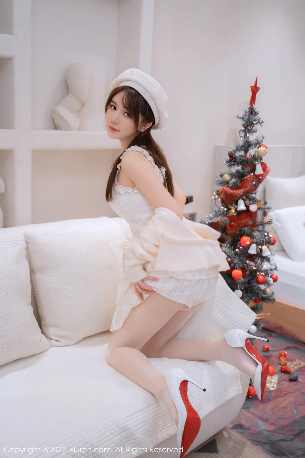 XiuRen第6025期_模特婠婠么性感白色毛线上衣配白短裙秀曼妙身姿完美诱惑写真68P