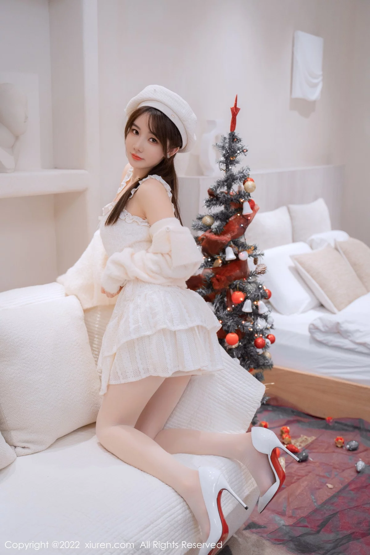XiuRen第6025期_模特婠婠么性感白色毛线上衣配白短裙秀曼妙身姿完美诱惑写真68P
