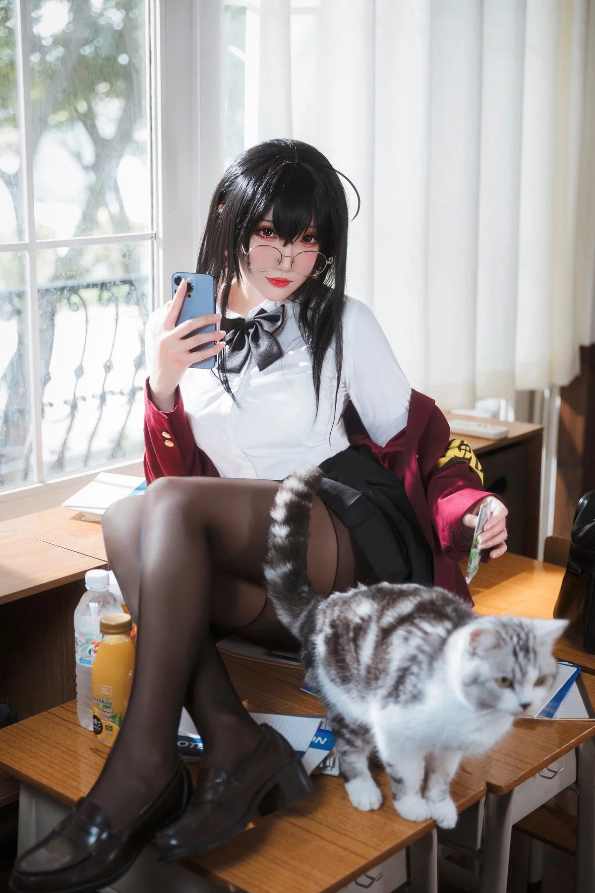 Coser美女瓜希酱大凤JK主题性感白T配黑短裙半脱露蕾丝内衣超薄黑丝诱惑写真30P