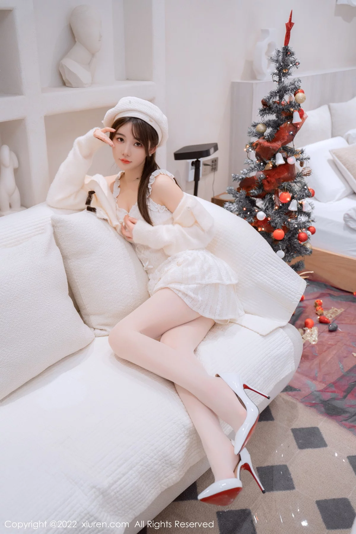 XiuRen第6025期_模特婠婠么性感白色毛线上衣配白短裙秀曼妙身姿完美诱惑写真68P